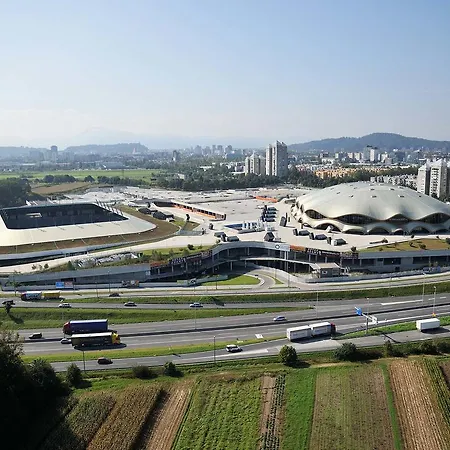 Centre Arena Stozice Stadium 아파트 *